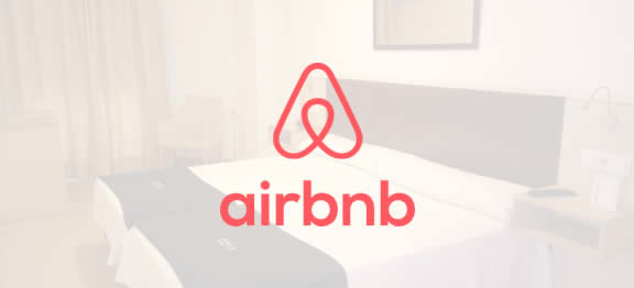 Portali online come Airbnb: servono per locare per brevi periodi dell’anno immobili come appartamenti e ville